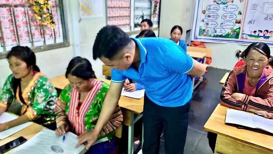 Lớp học xóa mù ở vùng cao Huổi Chát, xã Nậm Hàng, tỉnh Lai Châu.