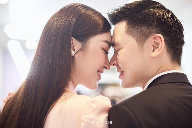 Đỗ Mỹ Linh và doanh nhân Đỗ Quang Vinh trong ngày cưới. Ảnh: Lê Chí Linh