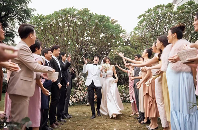 Á hậu Bùi Phương Nga và diễn viên Bình An trong ngày cưới. Ảnh: Lê Chí Linh