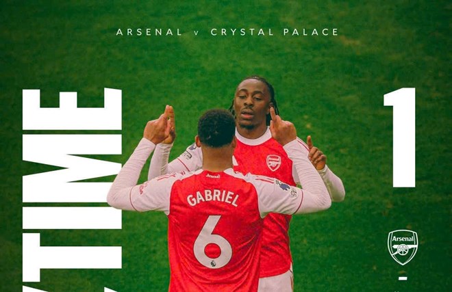 Eberechi Eze tỏa sáng giúp Arsenal giữ vững ngôi đầu Premier League