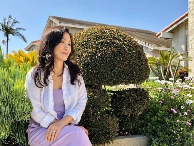 Cát xê cao và cuộc sống trong căn biệt thự rợp hoa tươi của nghệ sĩ Hồng Đào