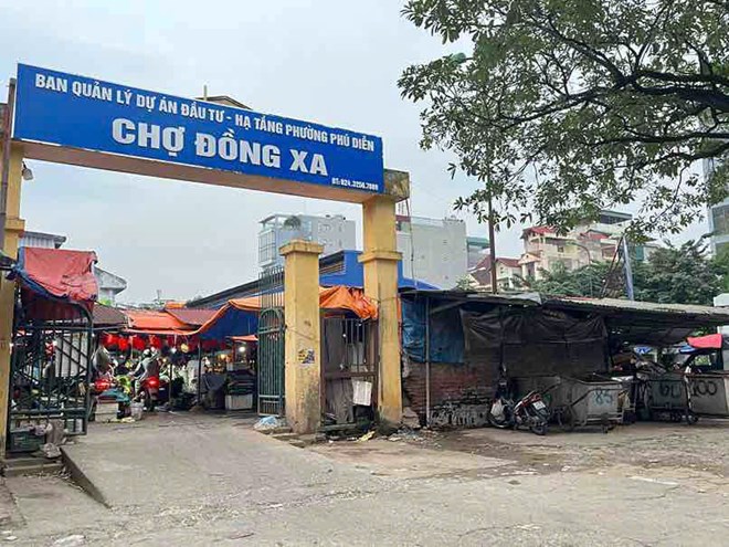 Bán thực phẩm tươi sống ngay tại điểm tập kết rác