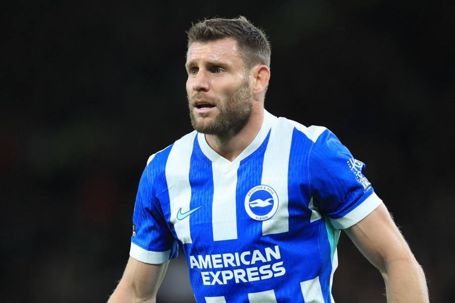 Tiền vệ James Milner đã tạo nên lịch sử Ngoại hạng Anh trong trận Brighton thua Man Utd 2-4 ở vòng 9. milner.jpg