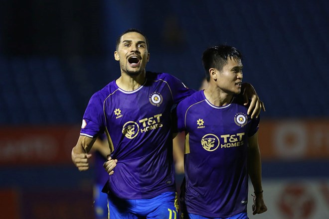 Hà Nội FC cùng Harry Kewell sáng cửa đánh bại Hồng Lĩnh Hà Tĩnh