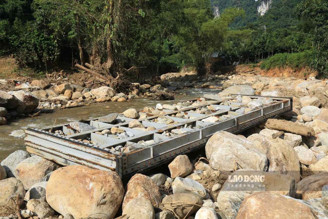 Hiện địa phương đang quy hoạch một khu dân cư mới để người dân di chuyển ra vùng nguy hiểm. Ảnh: Văn Đức