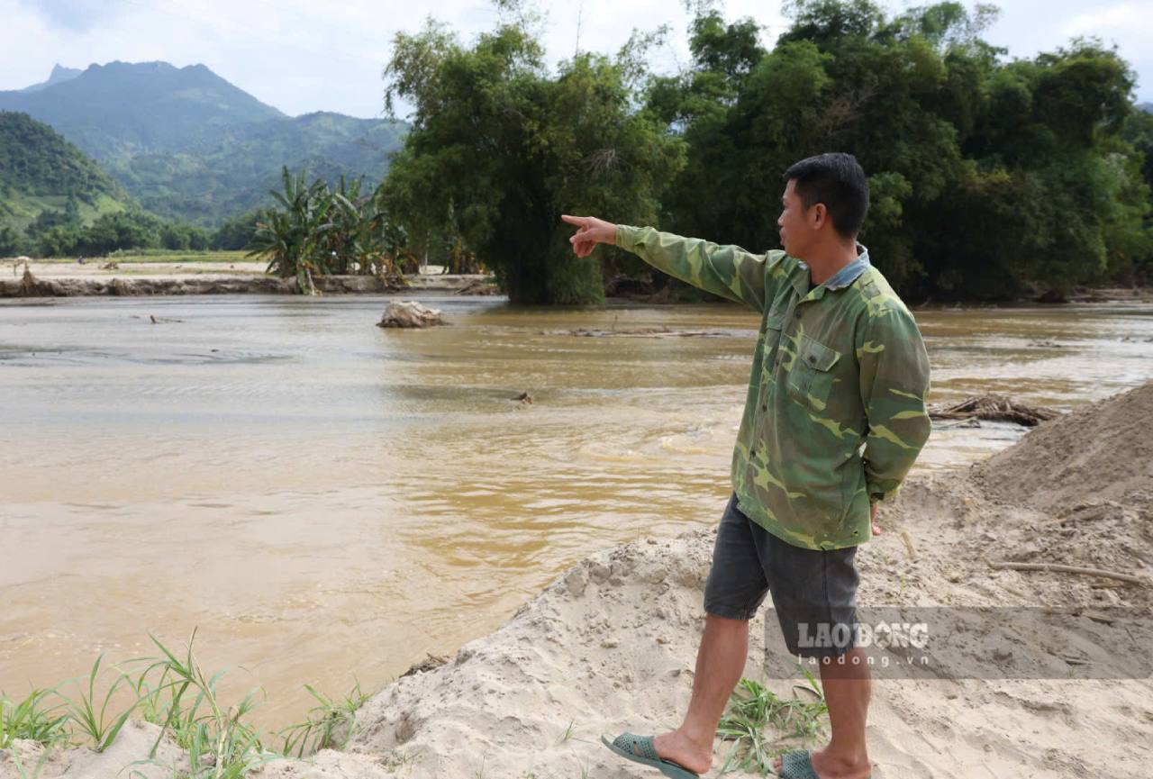 Bà con mong muốn sớm xử lý “mỏ cát” trôi về làng để bà con được yên tâm. Ảnh: Văn Đức