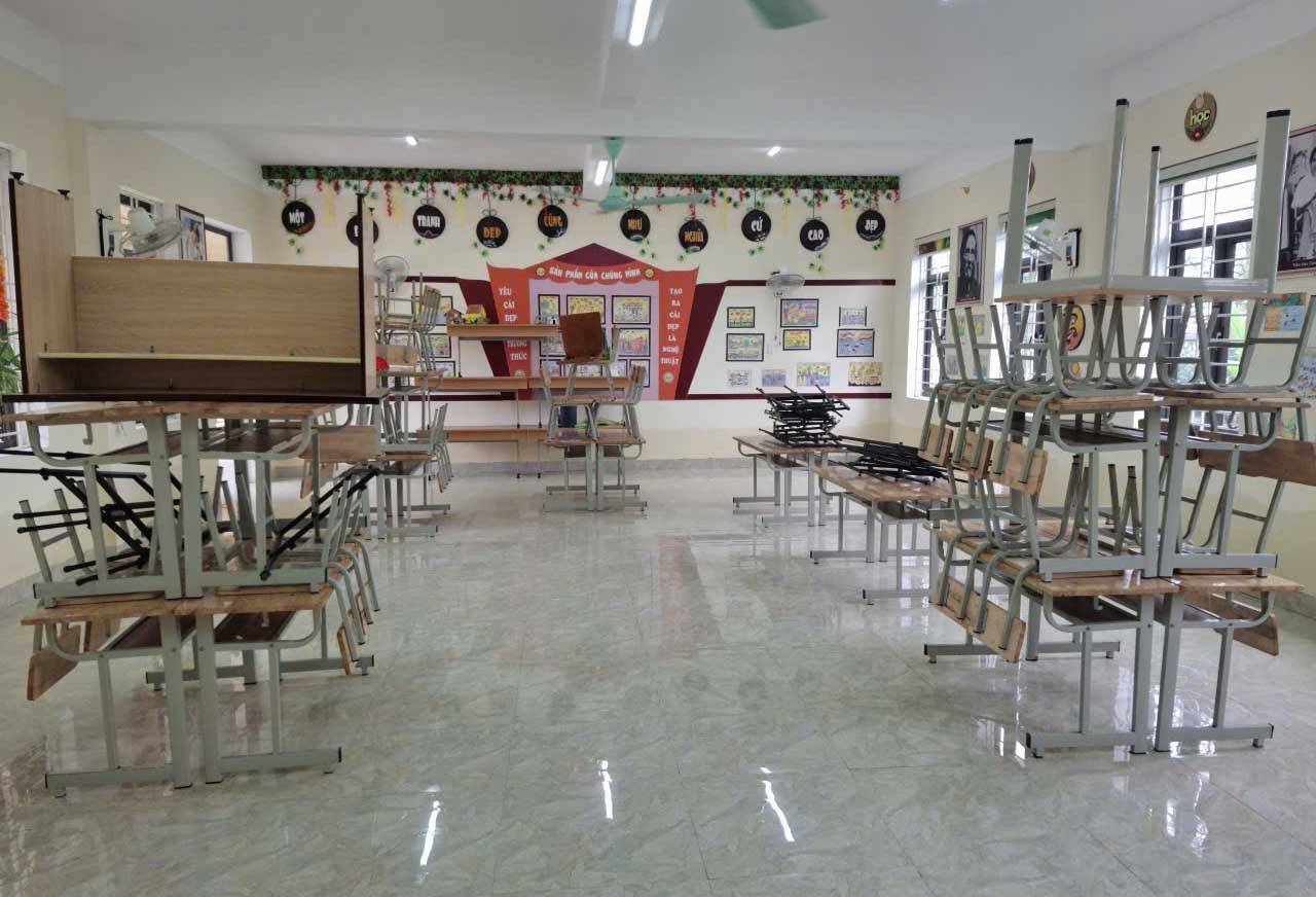 Nhiều phòng học ở Trường Tiểu học Cẩm Thành đã được dọn sạch bùn. Ảnh: Trần Tuấn.