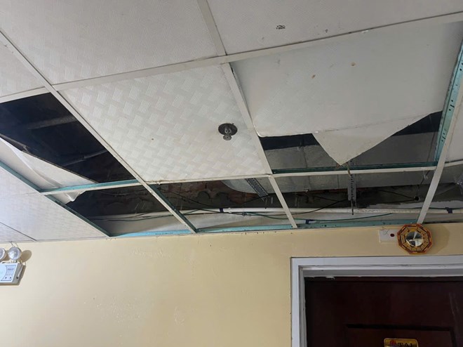 Khởi công lợp lại mái khu chung cư Tràng An sau khi Báo Lao Động phản ánh