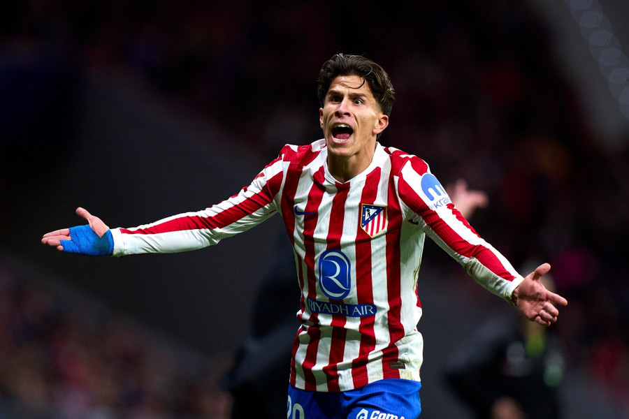 Tiền đạo Giuliano Simeone, con trai của HLV Diego Simeone, cũng đã bị loại khỏi trận đấu sắp tới của tuyển Argentina với Angola. 2.jpg