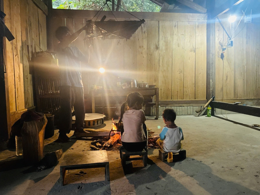 Đến với nơi mà cái ăn, cái mặc còn phải lắng lo, mới thực sự cảm phục những người thầy "cắm bản" quality-restoration-20251114001528621.jpg