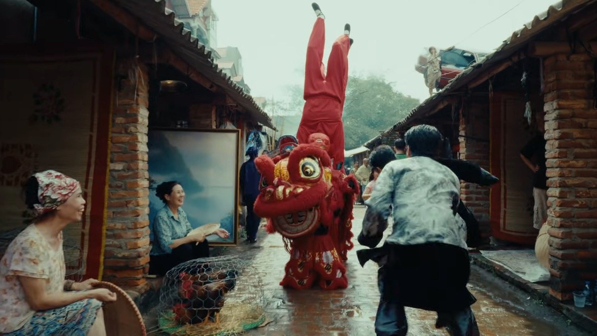 Chợ Nôm trong MV “Mục hạ vô nhân” của ca sĩ Soobin Hoàng Sơn. Ảnh: MV “Mục hạ vô nhân”