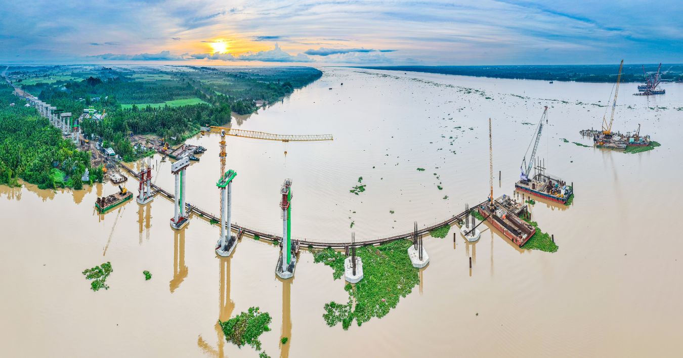 Hình dáng cầu Đại Ngãi 1 sau 1 năm thi công. Ảnh: Phương Anh