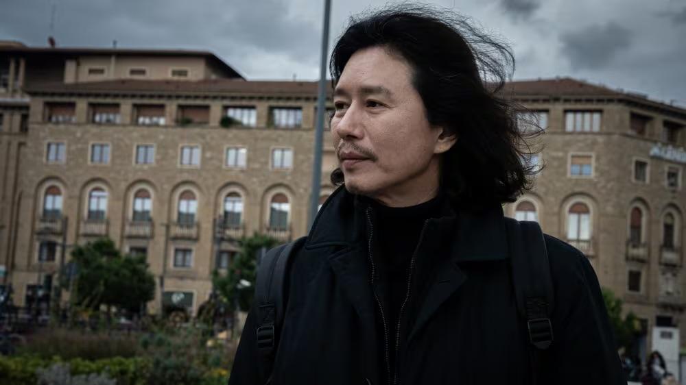 Diện mạo khó nhận ra của Kim Min Jong trong phim