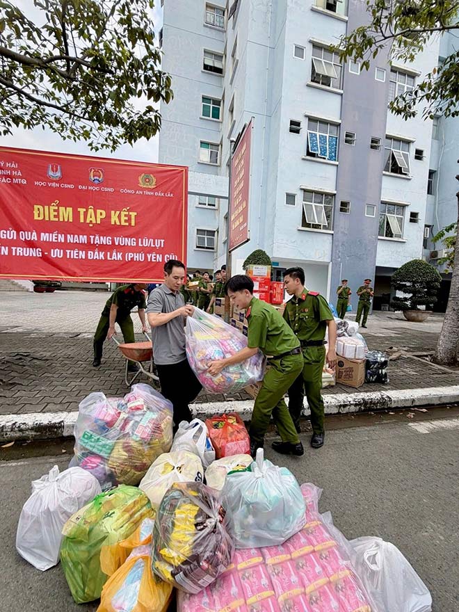 Lý Hải và chuyến xe 0 đồng. Ảnh: Nghệ sĩ cung cấp