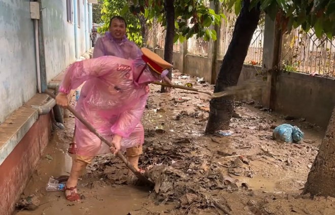 Ưu tiên vệ sinh môi trường trường học, bệnh viện sau lũ ở Gia Lai
