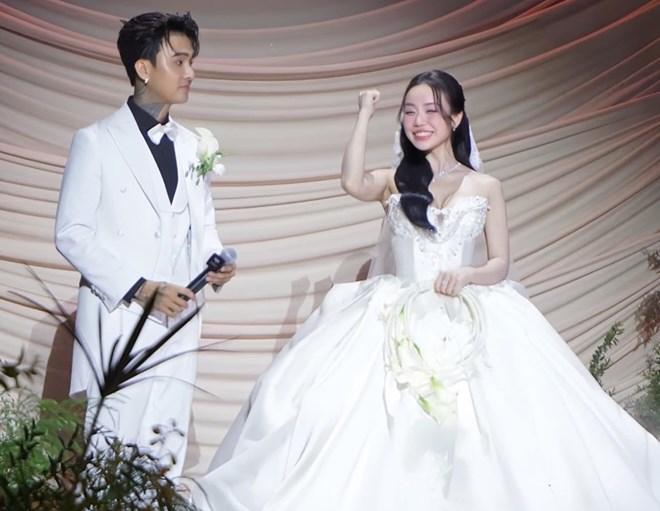 Đạt G và Cindy Lư trong tiệc cưới. Ảnh: Nghệ sĩ cung cấp.