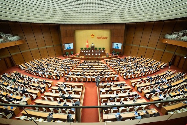 Sáng 25.11, Bộ trưởng Giáo dục và Đào tạo Nguyễn Kim Sơn trình Quốc hội tờ trình Quyết định chủ trương đầu tư Chương trình mục tiêu quốc gia hiện đại hóa, nâng cao chất lượng giáo dục và đào tạo giai đoạn 2026-2035. Ảnh: Media Quốc hội