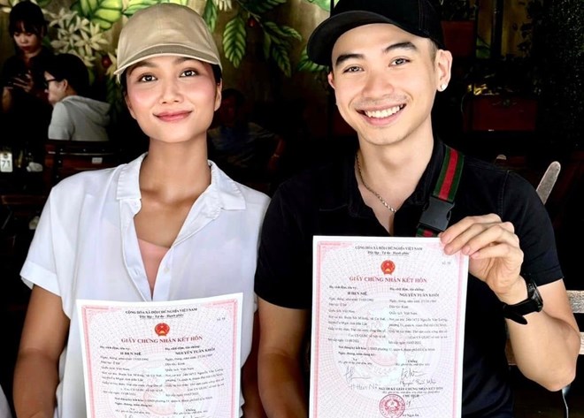 Hoa hậu H'Hen Niê và chồng. Ảnh: Nhân vật cung cấp.