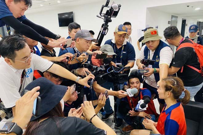 Mạng xã hội trục lợi nội dung, báo chí cần được bảo vệ bằng luật