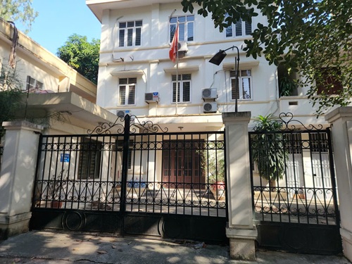 Trụ sở một đơn vị bỏ không tại phố Huy Du, Từ Liêm, Hà Nội. Ảnh: Minh Hạnh