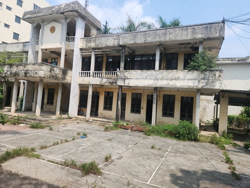 trụ sở Chi cục Thuế huyện Thanh Oai cũ trên Quốc lộ 21B. Ảnh: Minh Hạnh