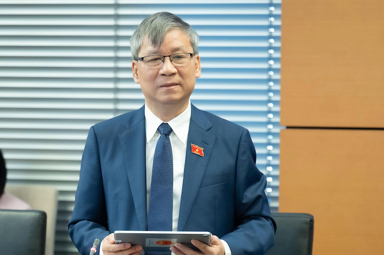 Đại biểu Quốc hội Nguyễn Anh Trí bày tỏ trăn trở và cho rằng, khi có chủ trương tinh giản biên chế 10%, y tế và giáo dục bị cắt giảm đầu tiên. Ảnh: Cao Hoàng