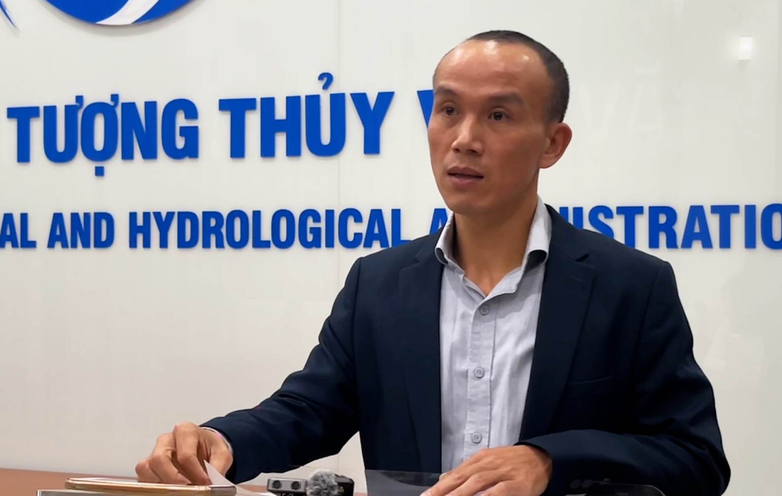 Ông Hoàng Phúc Lâm cho biết bão số 15 có thời gian tác động khá dài do tốc độ di chuyển chậm. Ảnh: An An