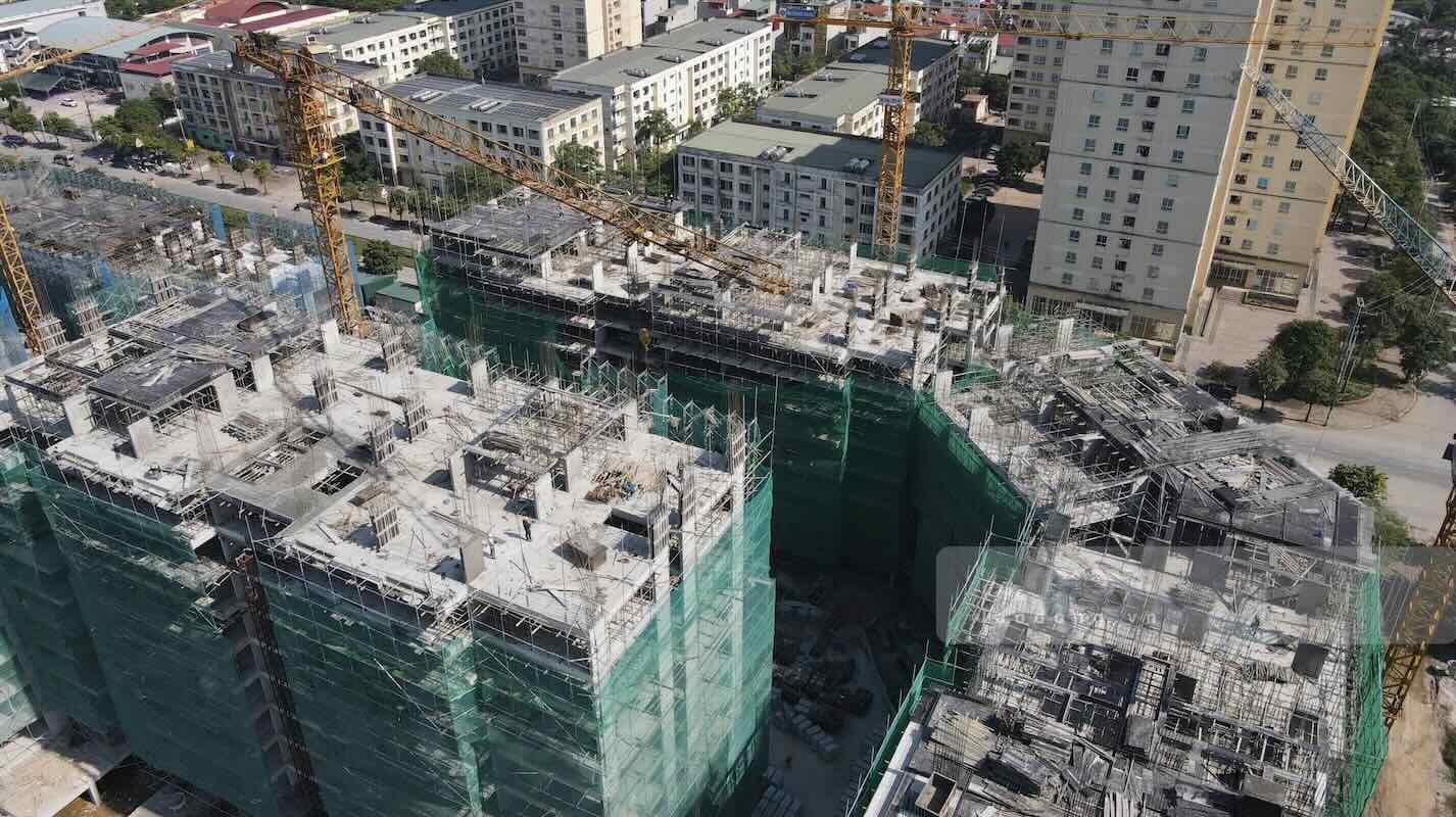 Ông Nguyễn Thành Trung - Giám đốc Ban Quản lý Dự án, đại diện Liên danh chủ đầu tư Handico & Viglacera - cho biết, công trình đã thi công đến tầng 10, dự kiến cất nóc trong tháng 12 và hoàn thành phần thô trong quý IV/2025.