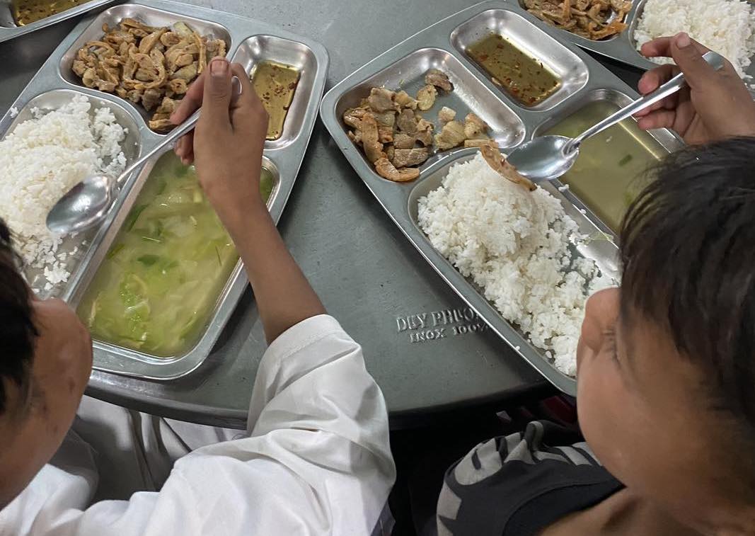 Đối tượng được nuôi cơm là trẻ 3-5 tuổi và học sinh cấp 1 đến cấp 3 chưa được Nhà nước hỗ trợ về ăn. Ảnh: Dự án Nuôi em