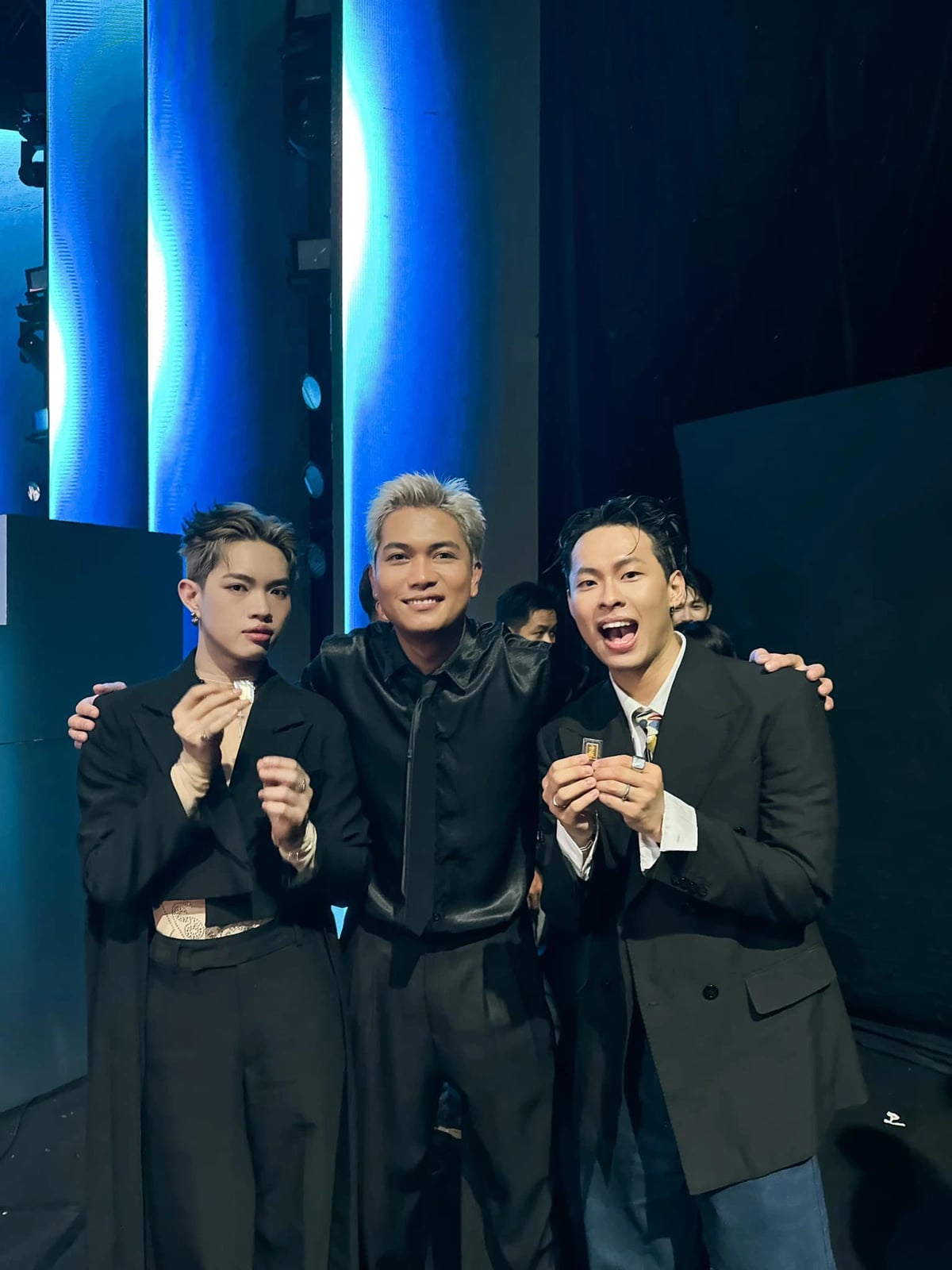 BigDaddy từng tặng vàng cho 2 học trò là Pháp Kiều và Hurrykng ở Anh trai say hi mùa 1. Ảnh: Nhà sản xuất