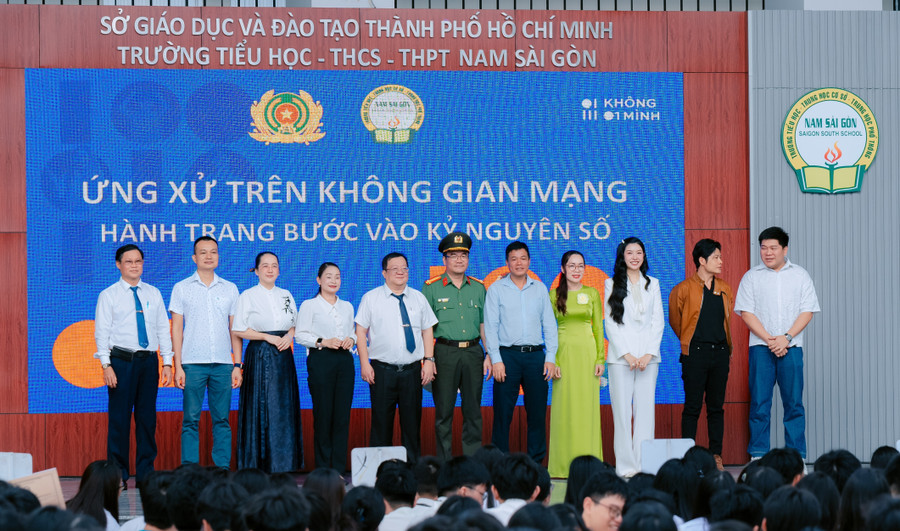 Trường THPT Nam Sài Gòn phối hợp tổ chức Sinh hoạt chuyên đề Không một mình - Cùng nhau an toàn trực tuyến. sinh-hoat-chuyen-de-khong-mot-minh-cung-nhau-an-toan-truc-tuyen-2.jpg