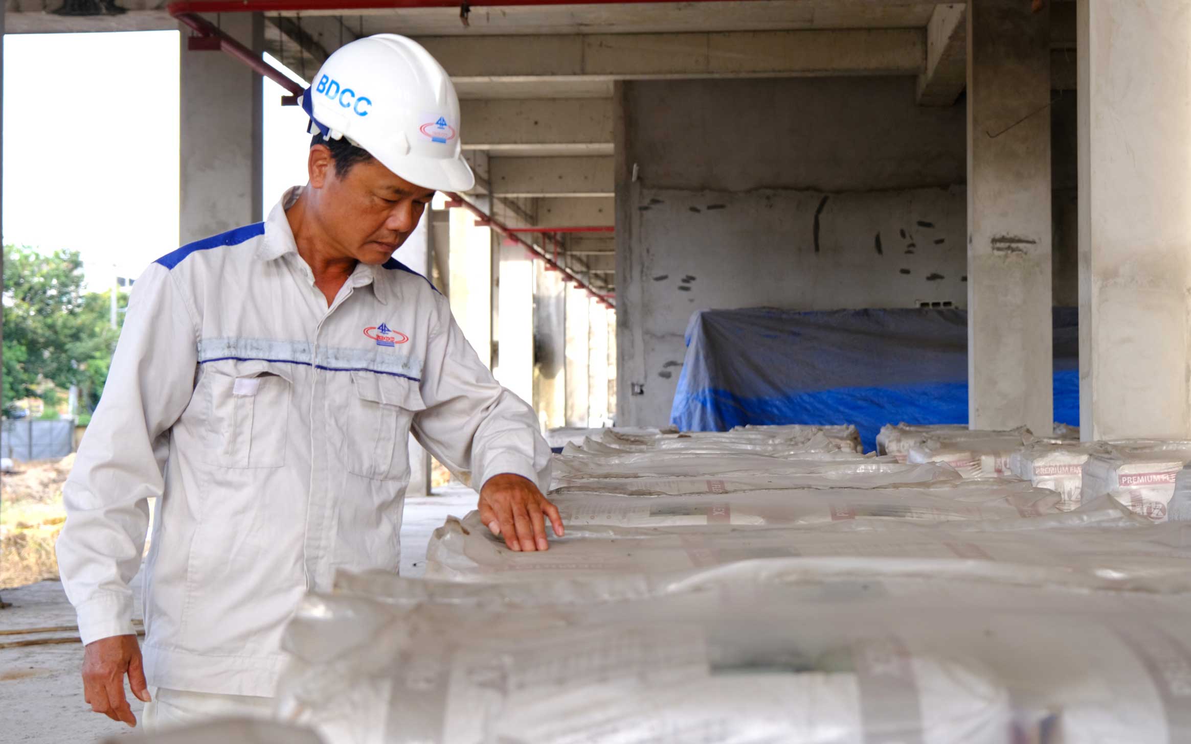 Trao đổi với Lao Động, ông Nguyễn Mạnh Trí, Phó giám đốc Công ty Cổ phần Xây dựng đầu tư phát triển Bạch Đằng 15 (Nhà thầu chính thuộc Tổng Công ty Xây dựng Bạch Đằng, nhà thầu liên danh Dự án) cho biết, đơn vị đã chuẩn bị một số hạng mục nhỏ phụ trợ trong khi chờ đợi quyết định chính thức từ chủ đầu tư Dự án vào cuối tháng này.