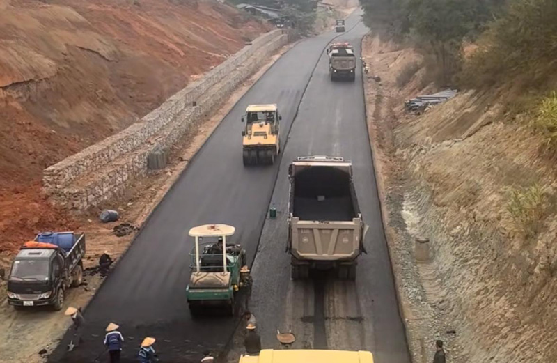 Tuyến đường tránh thành phố Cao Bằng sắp về đích sau gần 2 thập kỷ xây dựng. Ảnh: Tân Văn