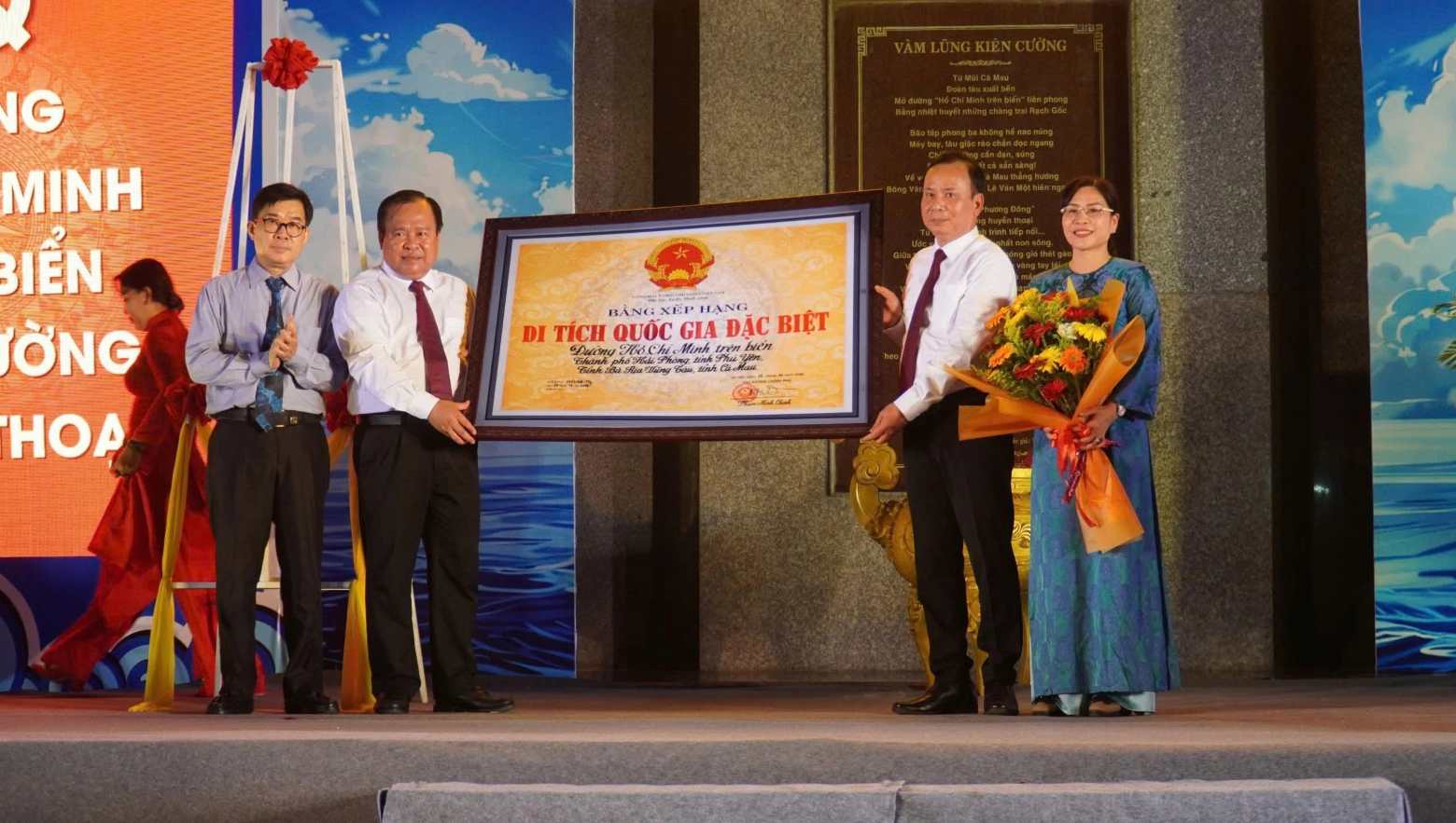 Cà Mau tổ chức lễ đón nhận Bằng công nhận Di tích Quốc gia đặc biệt tại Bến Vàm Lũng. Ảnh: Nhật Hồ