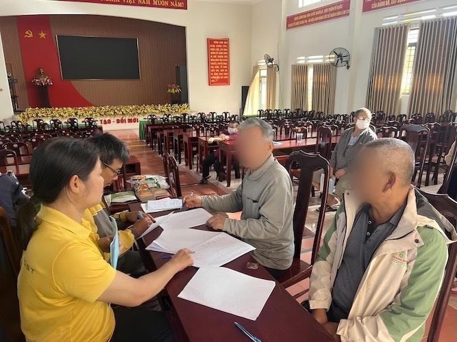 Người dân đến điểm chi trả nhận lương hưu gộp 3 tháng (tháng 12.2025, tháng 1 và 2.2026). Ảnh: Theo VGP