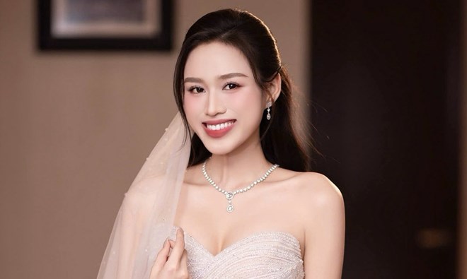 Chiếc túi đắt đỏ của con dâu Tập đoàn Sơn Hải