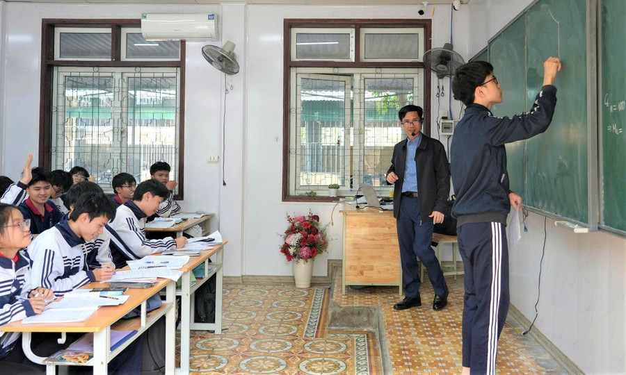 Giờ học của học sinh lớp 12 tại Trường THPT Lê Viết Thuật (Trường Vinh, Nghệ An).