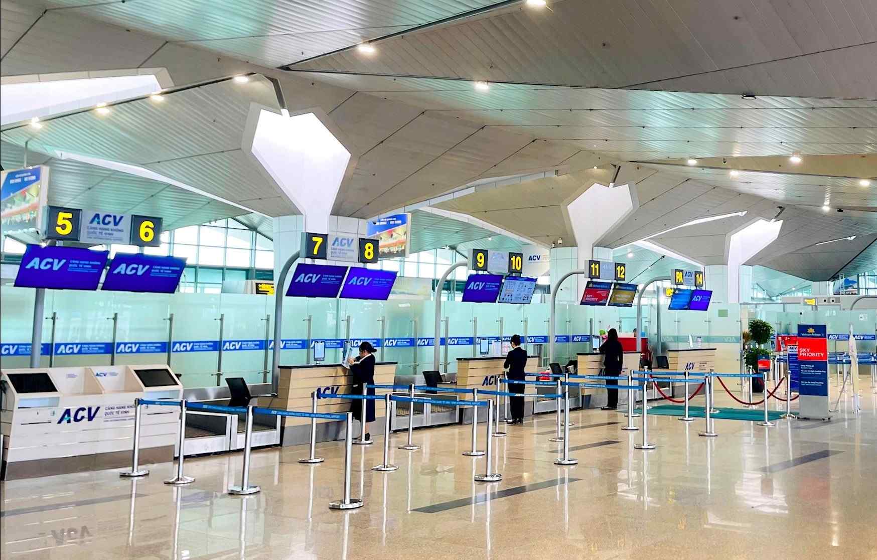 Nhà ga sân bay Vinh được mở rộng, đáp ứng nhu cầu ngày càng đông của hành khách. Ảnh: Ngọc Anh