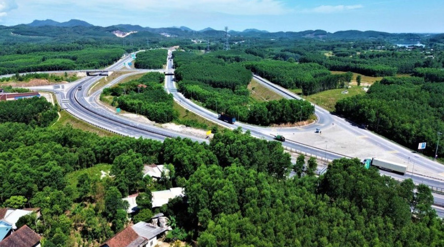 Hơn 6.400 tỷ đồng dự án đầu tư xây dựng mở rộng đường bộ cao tốc Bắc – Nam phía Đông đoạn Cam Lộ - La Sơn.