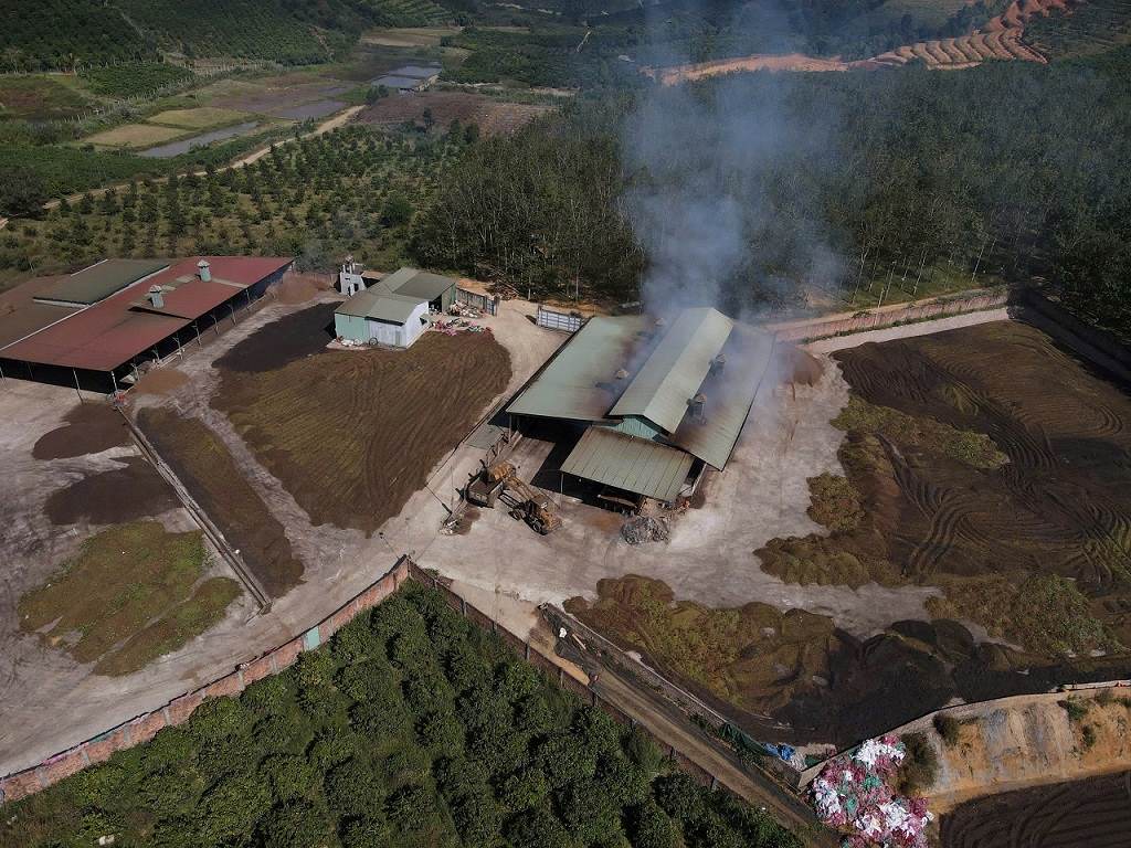 Chính quyền địa phương yêu cầu Công ty TNHH Huy Ánh Minh tạm dừng từ ngày 9.12.2025, nhưng những ngày sau đó Công ty này vẫn hoạt động bình thường. Ảnh: Viên Nguyễn