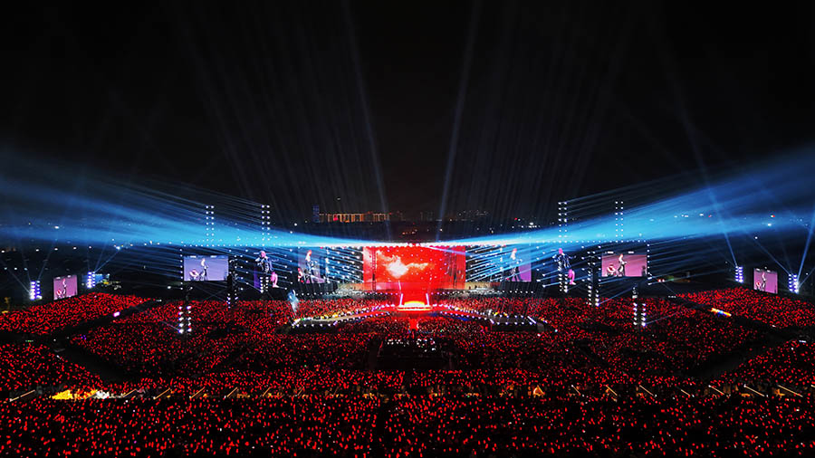 Loạt concert quy mô lớn tiếp tục được tổ chức, thu hút hàng chục nghìn khán giả. Ảnh: Nhà sản xuất