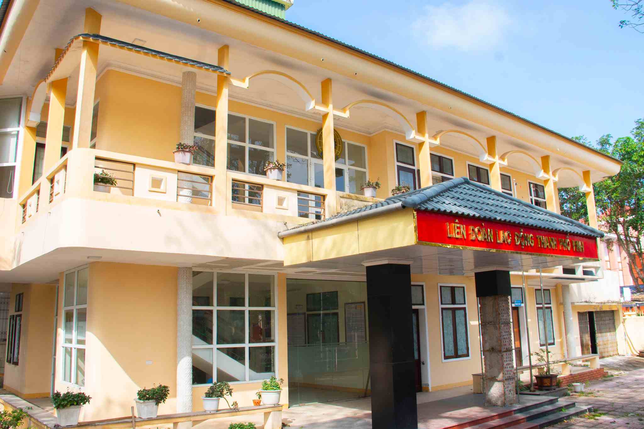 Trụ sở Liên đoàn Lao động thành phố Vinh đóng cửa sau khi thực hiện sắp xếp tổ chức bộ máy. Ảnh: Duy Chương