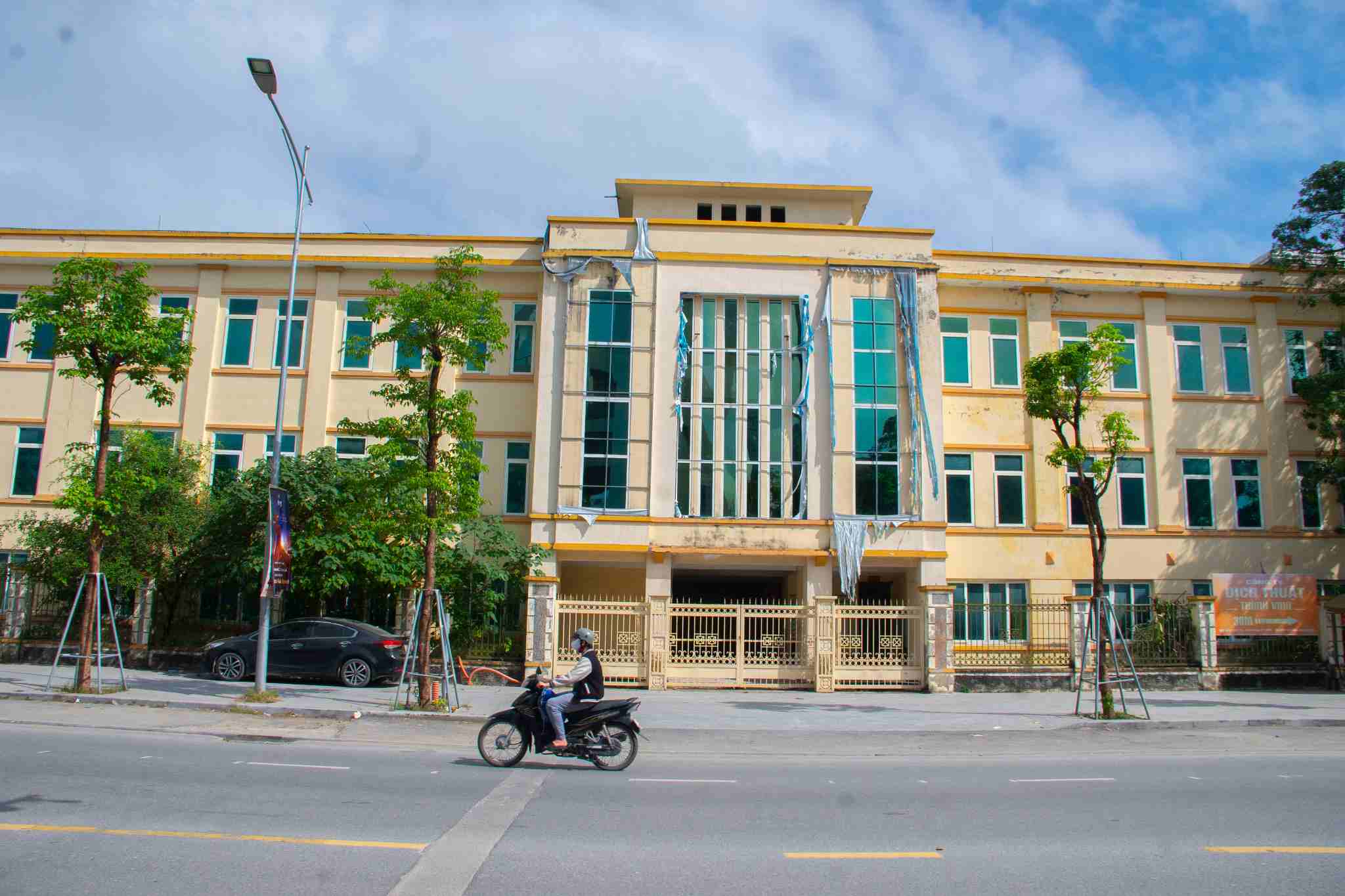 Trụ sở cũ của Sở Văn hóa – Thể thao Du lịch Nghệ An hiện để không sau khi đơn vị chuyển sang vị trí mới. Ảnh: Duy Chương