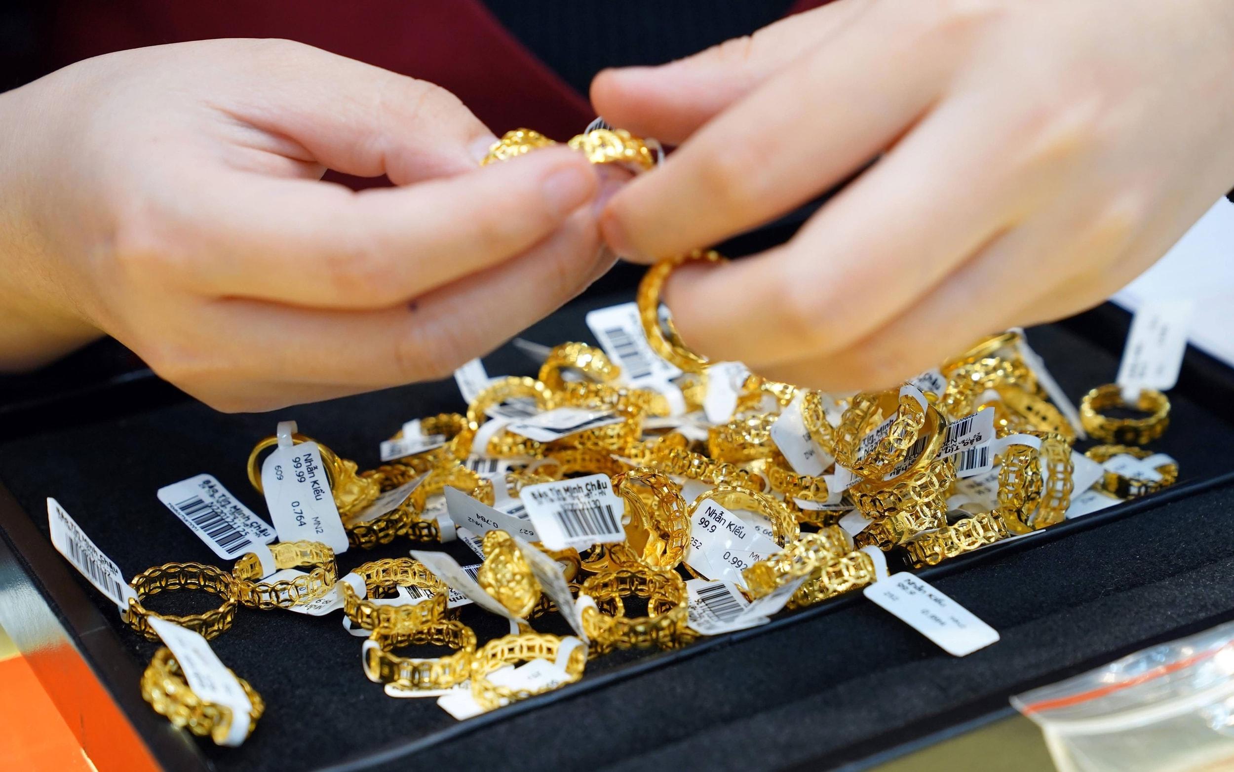 Giá vàng hôm nay 27 12 2025 Giá vàng SJC, giá vàng nhẫn, vàng miếng trong nước và giá vàng thế giới