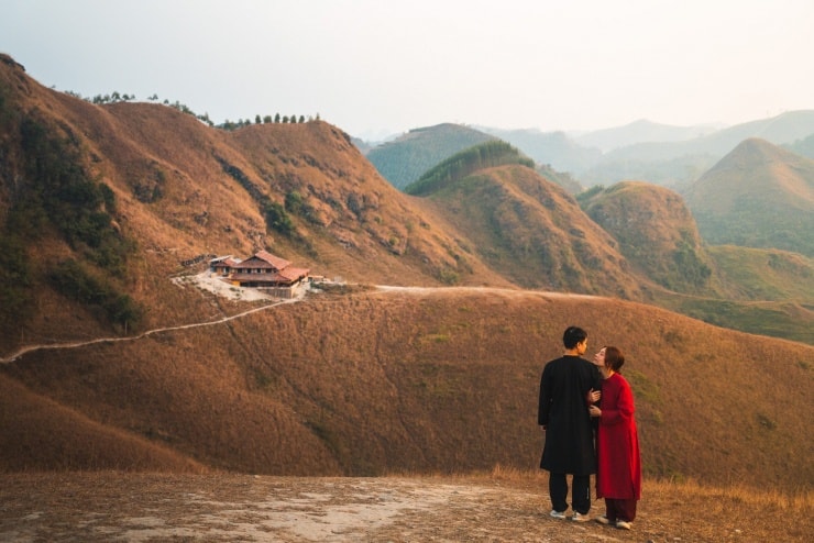 Khung cảnh đồi cỏ cháy Vinh Quý rực rỡ sắc cam