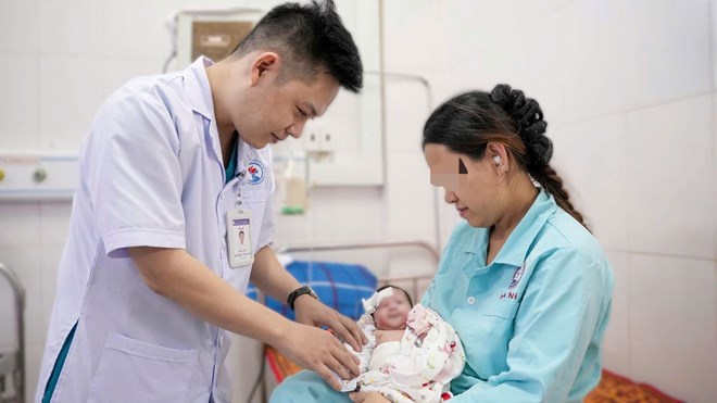 Cứu sống bé gái bị tắc tá tràng hiếm gặp tại Quảng Trị