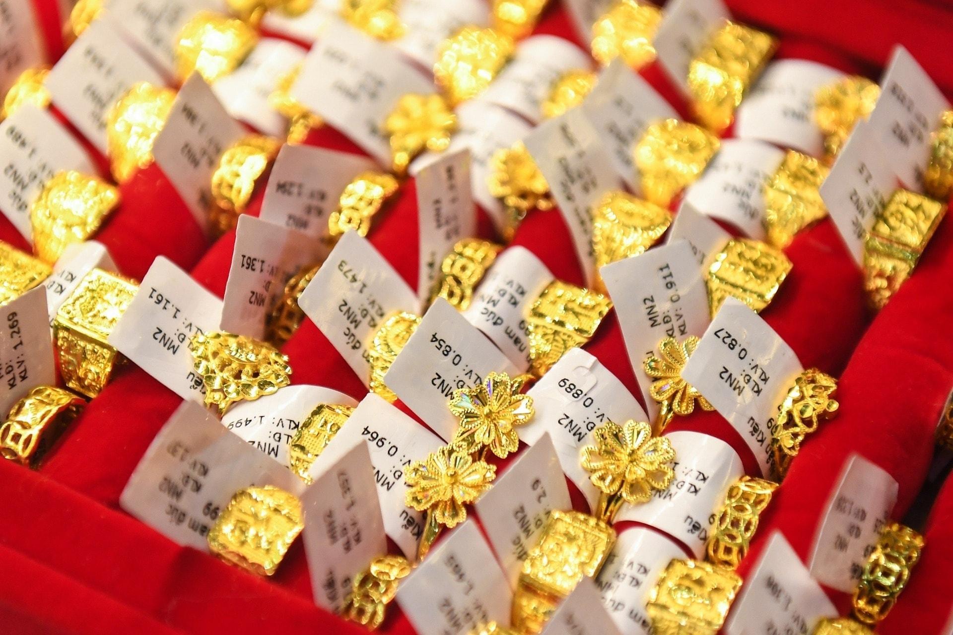 Giá vàng hôm nay 02 01 2026 Giá vàng miếng, vàng nhẫn trong nước và giá vàng thế giới