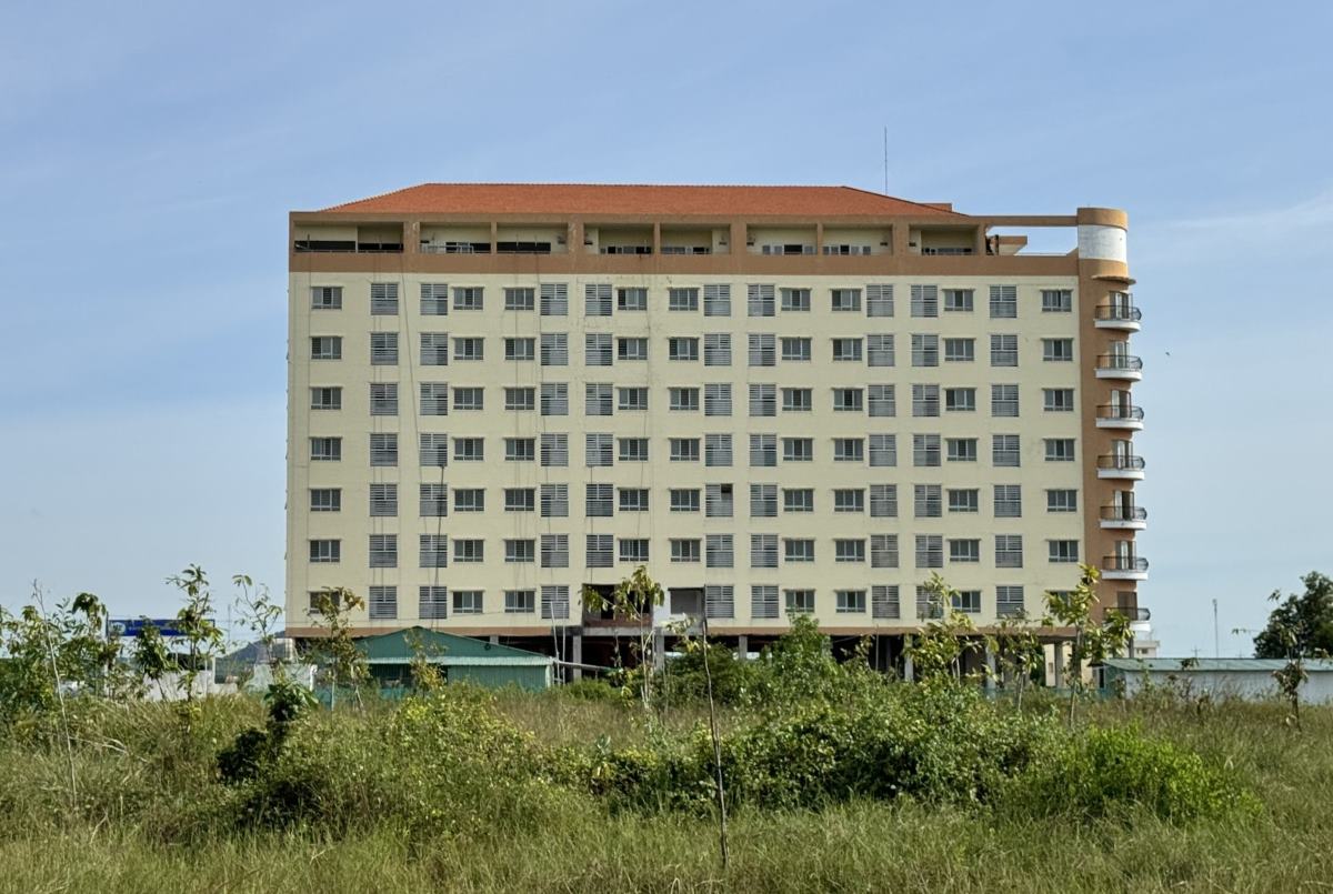 Một block gồm 10 tầng đang dần hoàn thiện. Ảnh: Duy Tuấn