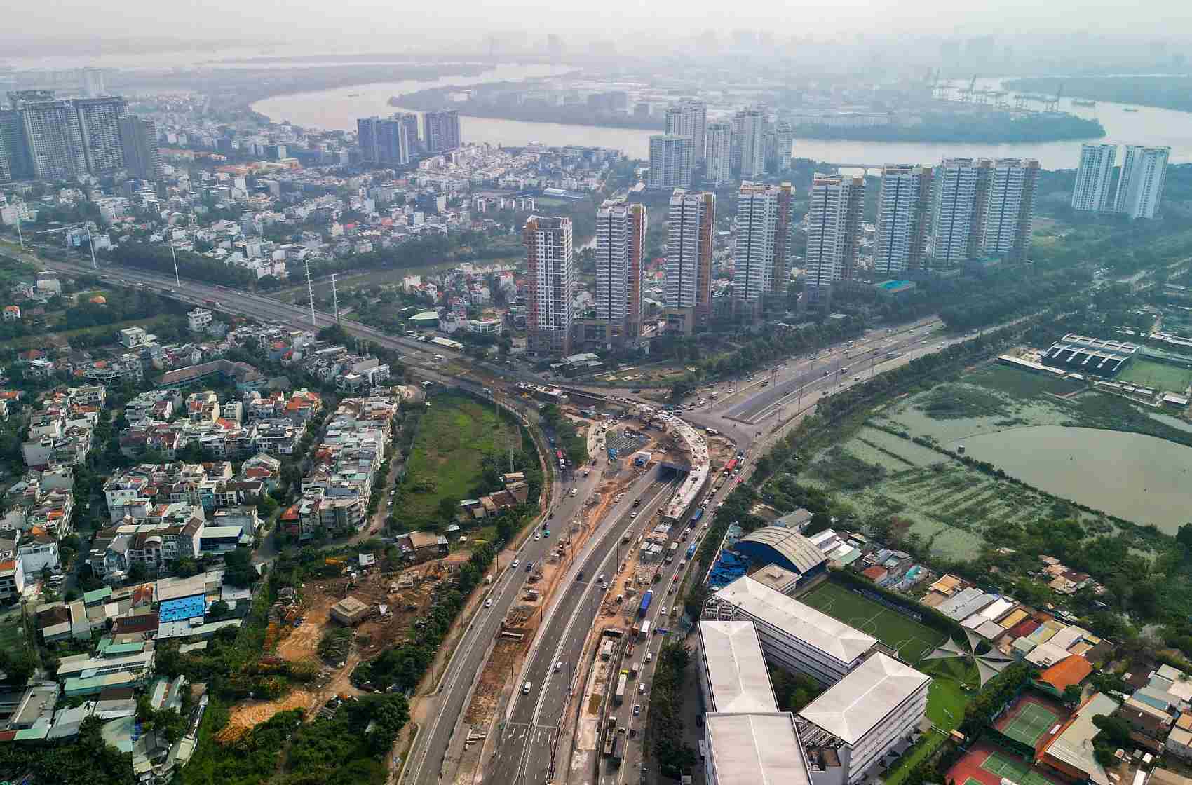 Cầu vượt N3 - từ Mai Chí Thọ rẽ trái đi Đồng Văn Cống. Ảnh: Anh Tú