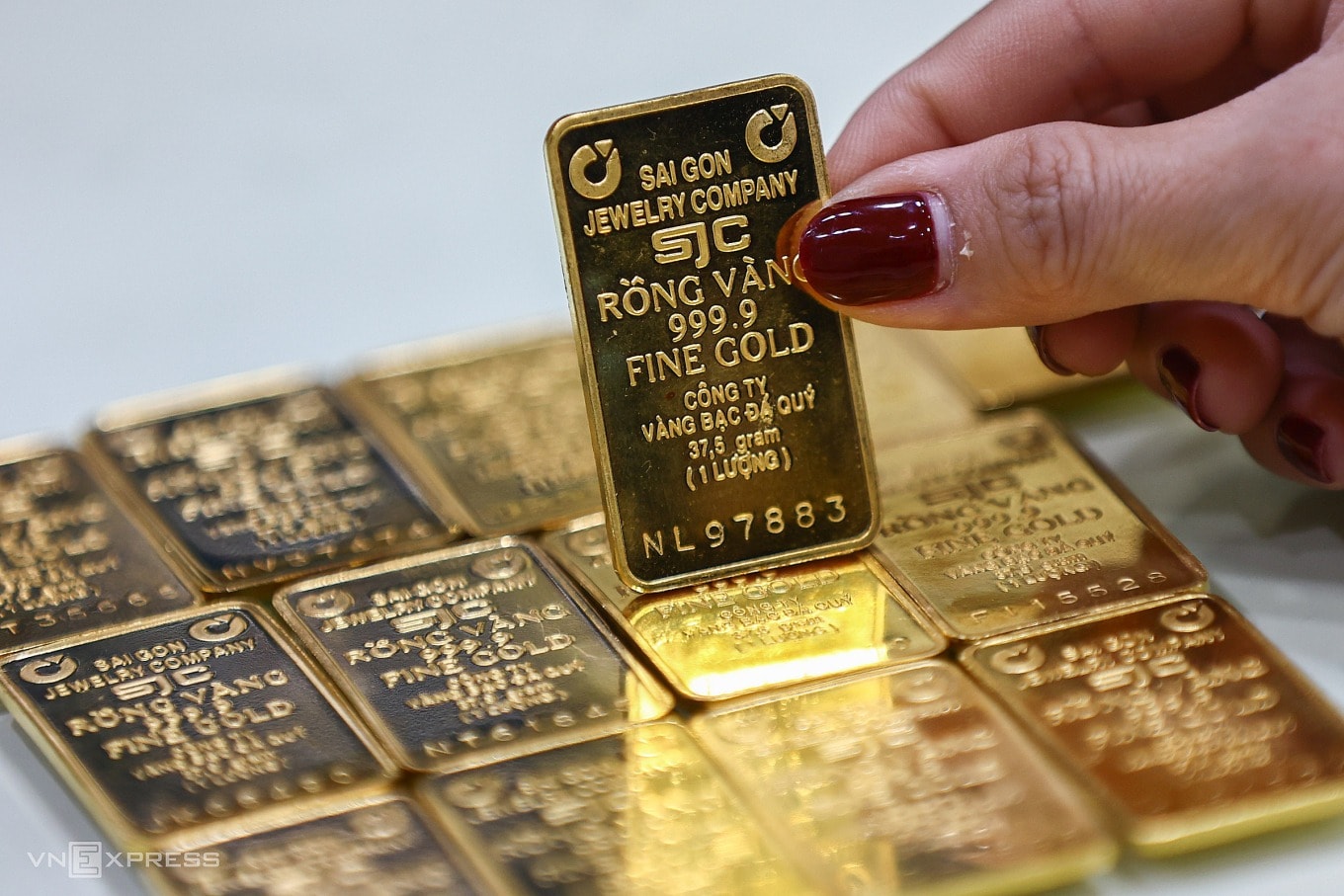 Giá vàng hôm nay 11 1 2026 Từ vàng miếng, vàng nhẫn trong nước và vàng thế giới